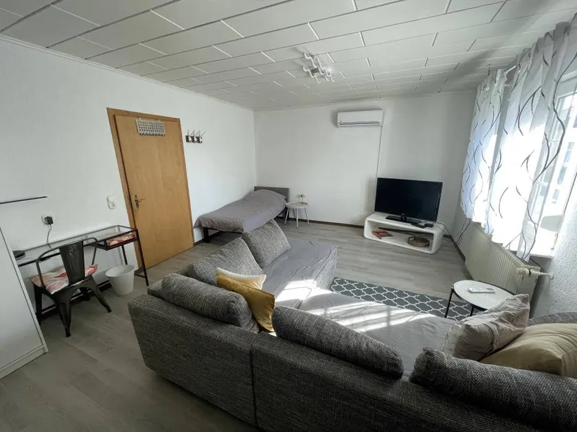 Flat with terrace - Image 1