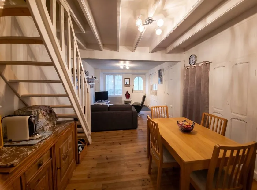 Holiday home with terrace - Image 1