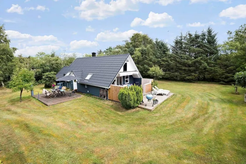 House with BBQ, terrace & garden - Image 1