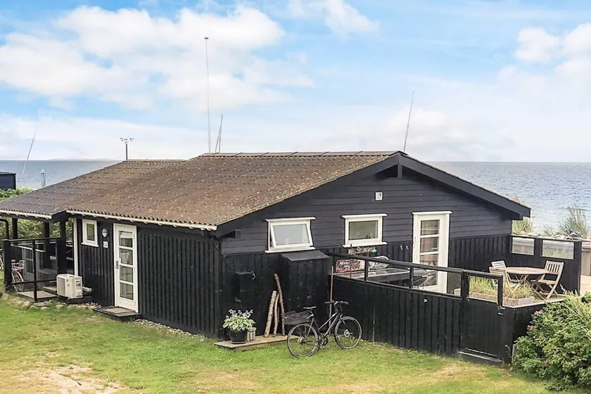 Holiday home with terrace & garden | Next to the beach | Pets allowed - Image 1