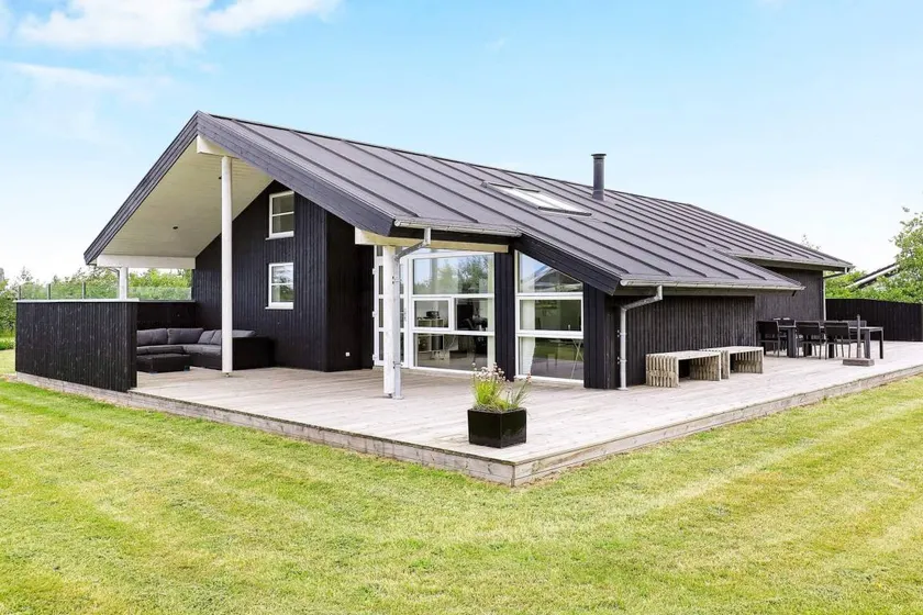 Fully equipped holiday home with sauna & terrace - Image 1