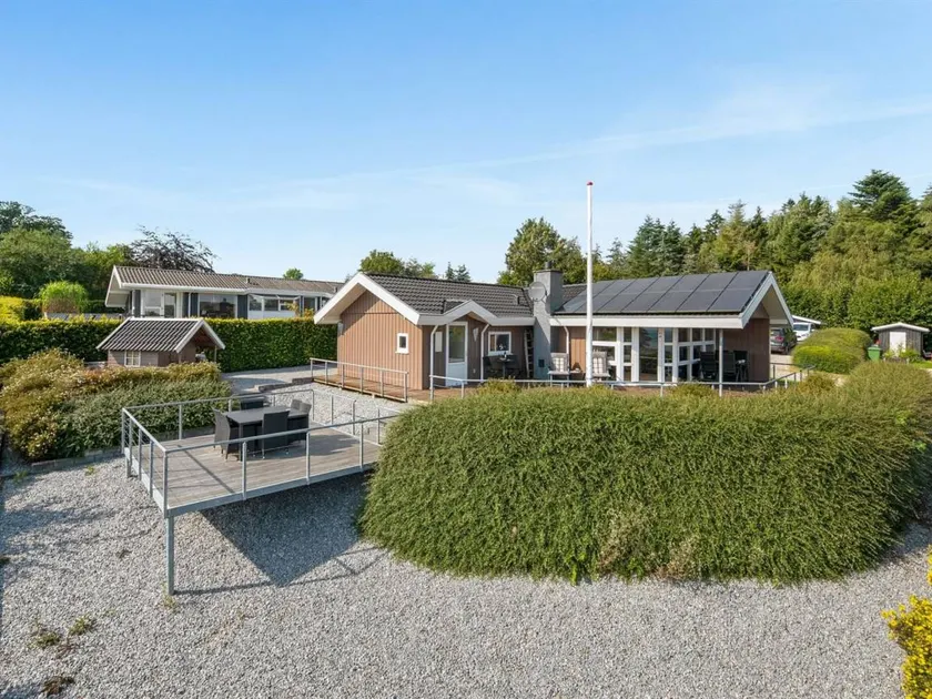 Children-friendly holiday home with sauna & terrace | Sea view | Next to the beach - Image 1