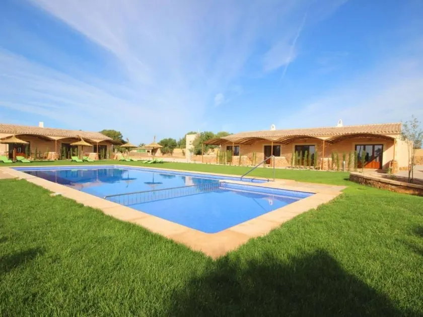 Apartment with garden, pool & barbeque - Image 1
