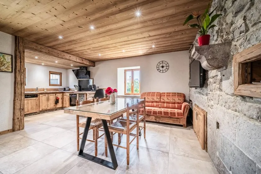 Holiday apartment with garden & barbecue | Mountain view - Image 1