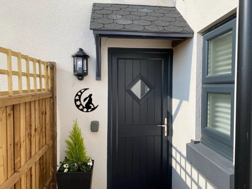 Cottage with garden - Image 1