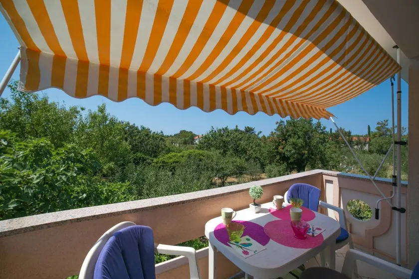 Flat with terrace, garden & BBQ - Image 1