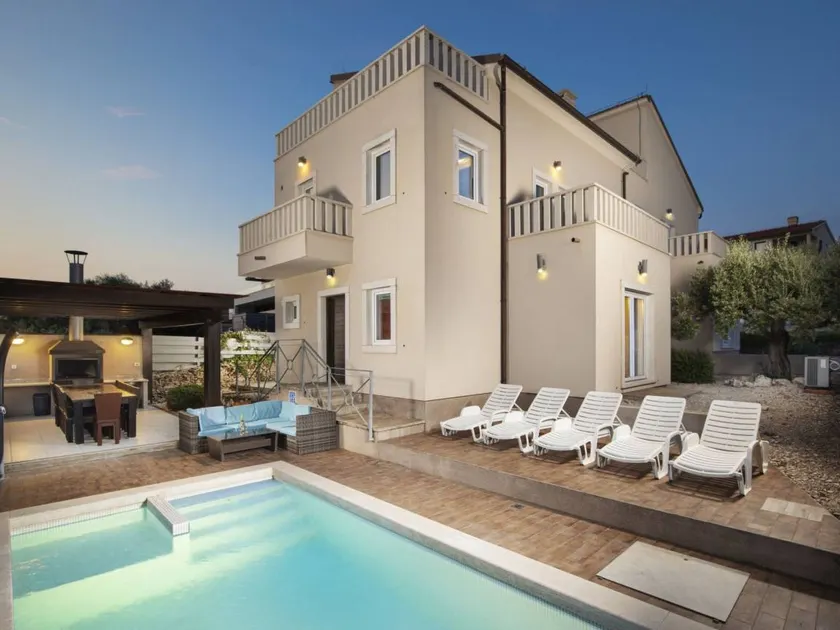 Ferienhaus mit privatem Pool, Terrasse und Garten - Image 1
