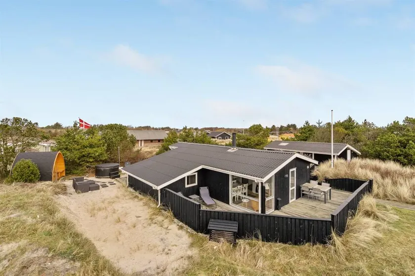 Family-friendly lovely holiday home with hot tub, terrace & sauna | Pets are welcome - Image 1