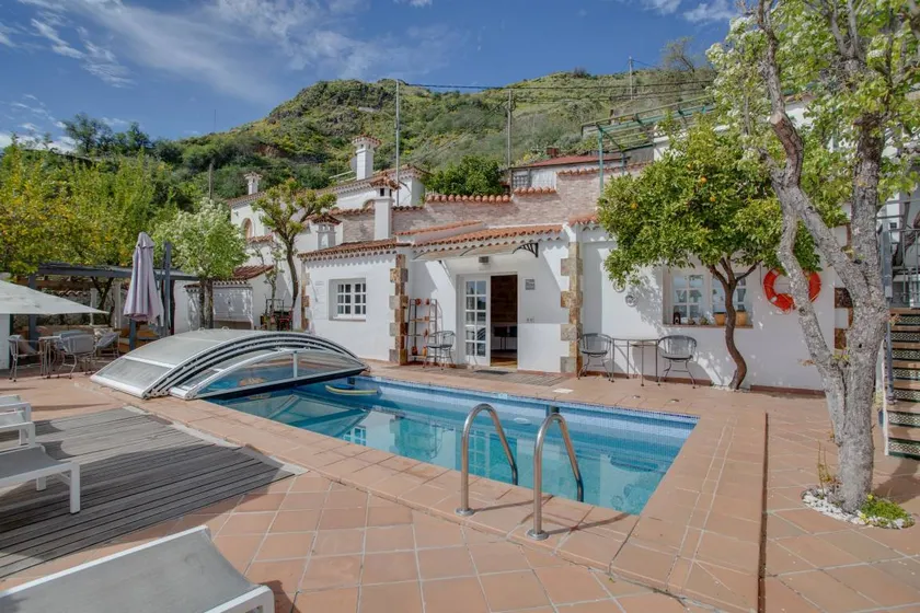 Villa avec terrasse, piscine et jacuzzi | Vue ville - Image 1