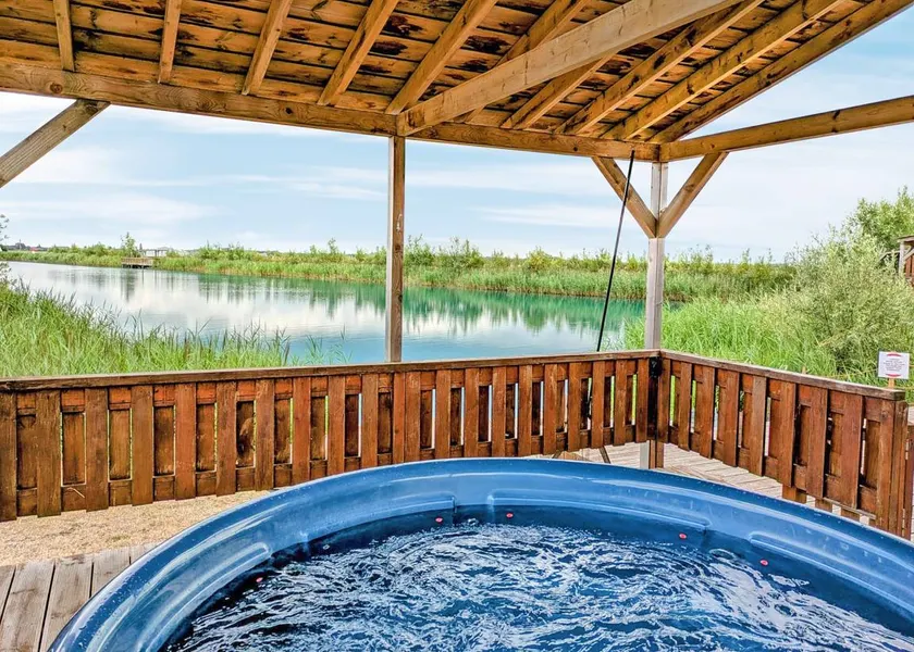 Chalet with jacuzzi - Image 1