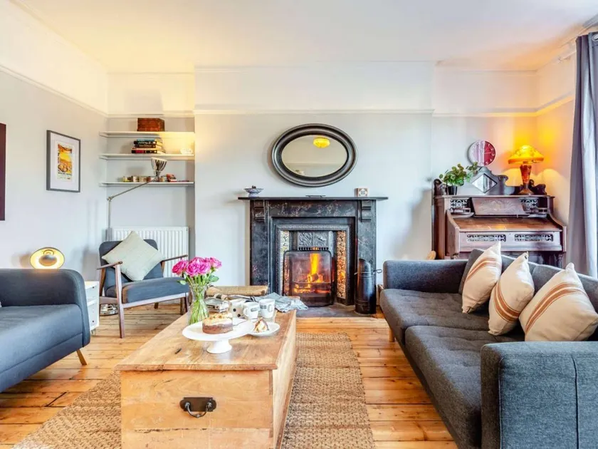 Fully equipped charming cottage with garden | Water view | Close to the beach | Pets are welcome - Image 1