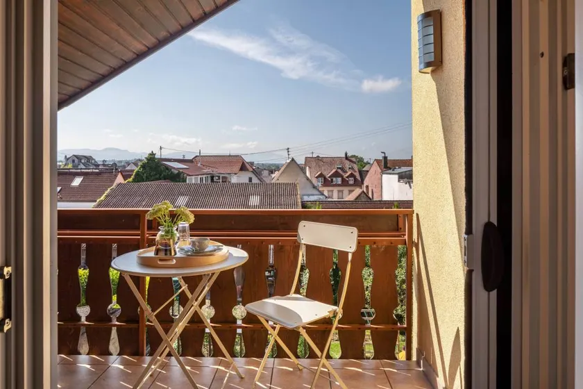 Attraente appartamento adatto alle famiglie con giardino | Vista sul giardino | Ideale per il telelavoro - Image 1
