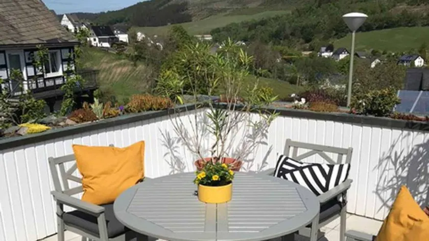 Apartment with pool, garden & BBQ - Image 1