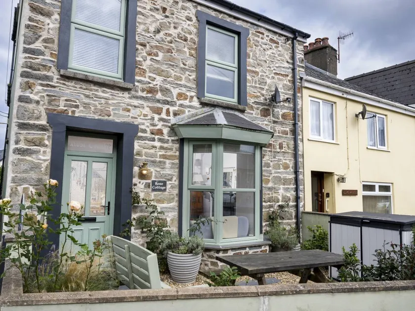 Cottage with terrace & garden - Image 1
