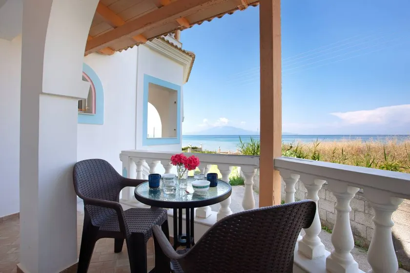 Vorrisi Apartment – Pet-Friendly with Sea View, Terraces & Air Conditioning - Image 1