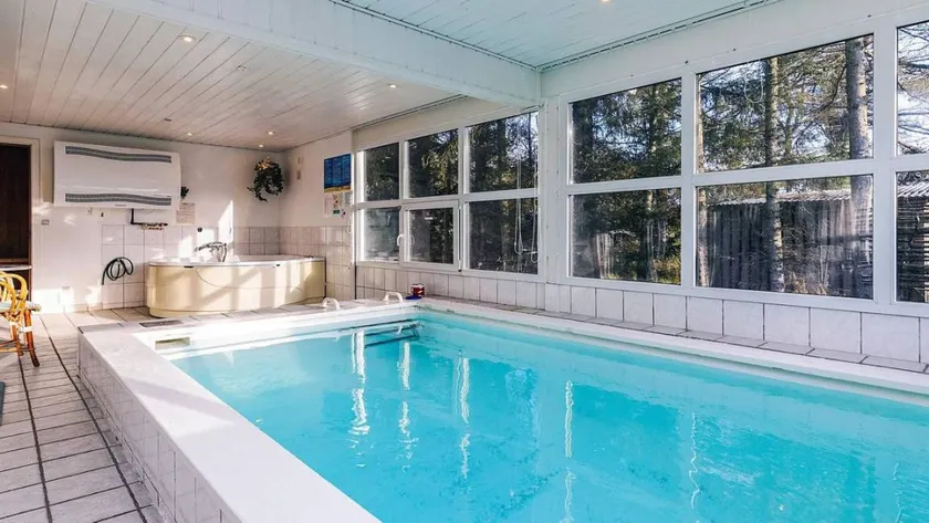 Holiday home with terrace, pool & sauna - Image 1