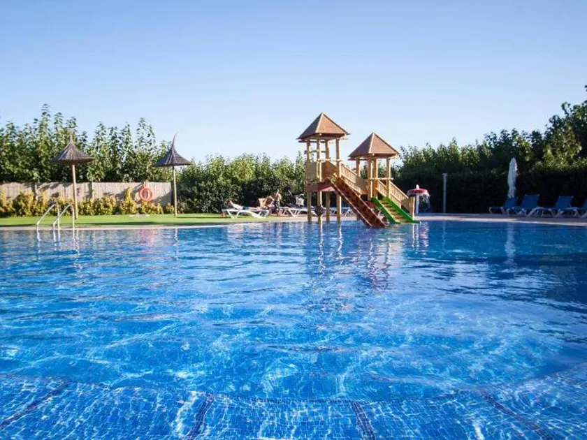 Child-friendly bungalow with terrace & pool | Close to the beach - Image 1