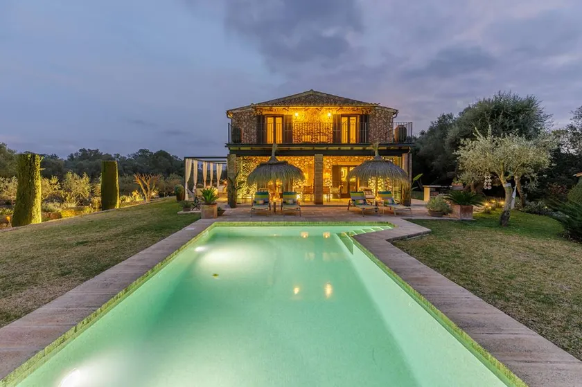 Apartment with private pool, BBQ & terrace | Garden view | Perfect for remote work - Image 1