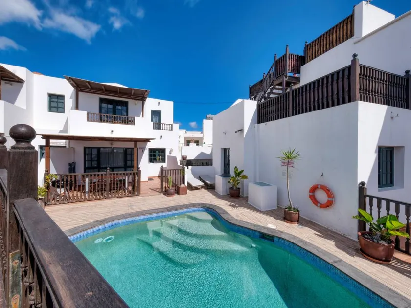 Fully equipped big house with garden, pool & barbecue - Image 1