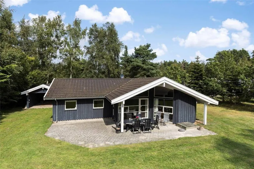 House with terrace, sauna & hot tub - Image 1