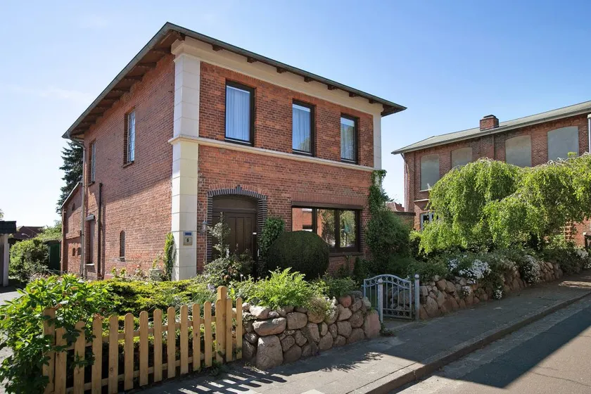 Fully equipped house with BBQ, garden & terrace | Pet-friendly - Image 1