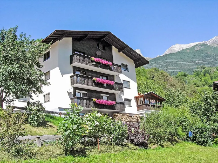 Fully equipped holiday apartment with BBQ, terrace & garden | Mountain view | Pets are welcome - Image 1