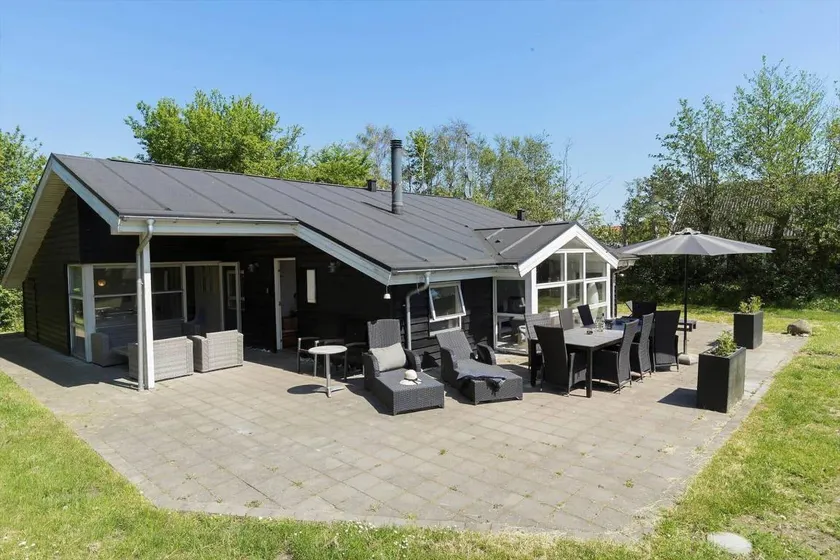 House with sauna, jacuzzi & barbecue - Image 1