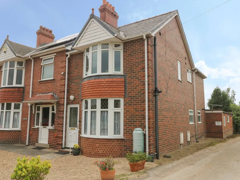 Children-friendly pleasant cottage with garden - Image 1