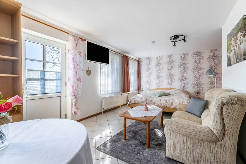 Fully equipped wonderful holiday apartment with barbeque, garden & terrace | Garden view - Image 1