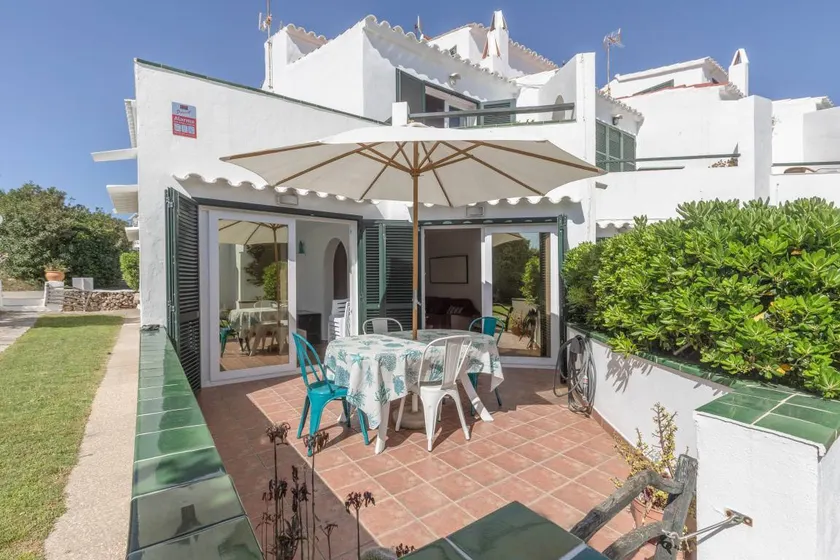 Casa apropiada para familias con jardín, terraza y piscina privada | Vistas al mar | Adaptada para el teletrabajo - Image 1