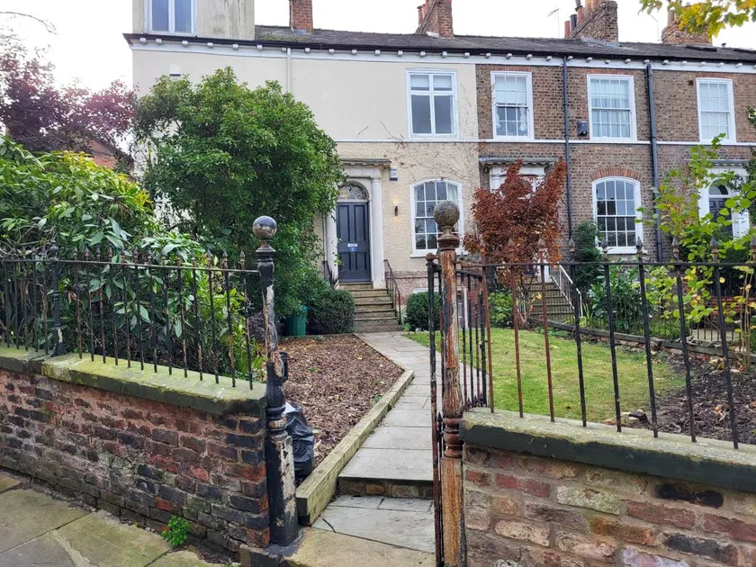 Wonderful holiday home with terrace & garden | Next to National Railway Museum | Pets allowed - Image 1