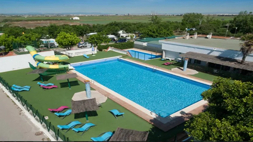 Valencia Camping and Dorms - Image 1