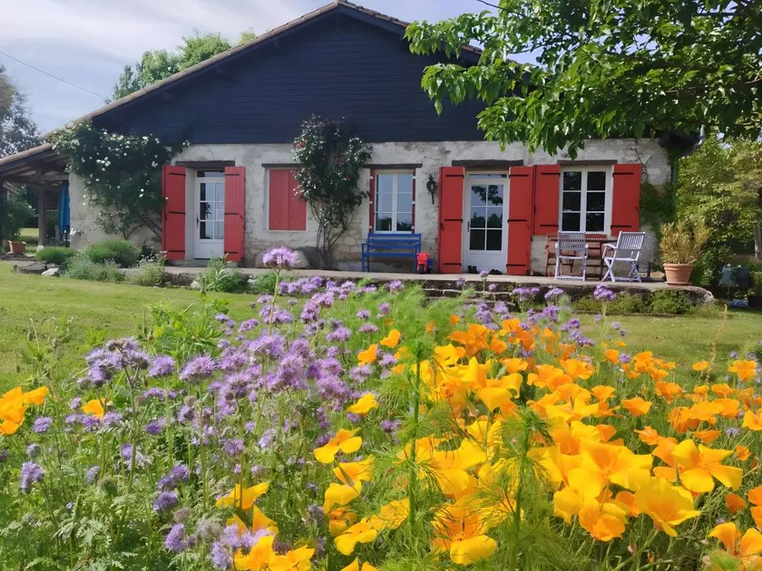 Family-friendly cottage with BBQ, pool & garden | Garden view | Pets are welcome - Image 1