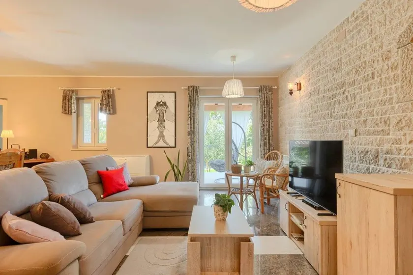 Holiday home with terrace, barbeque & pool - Image 1