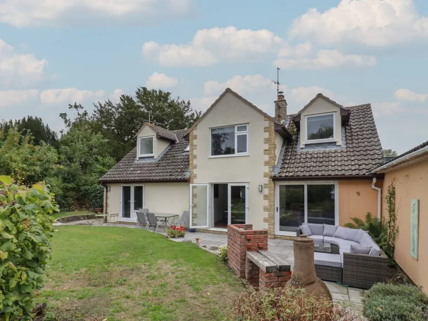 Cottage avec barbecue, jardin et jacuzzi - Image 1