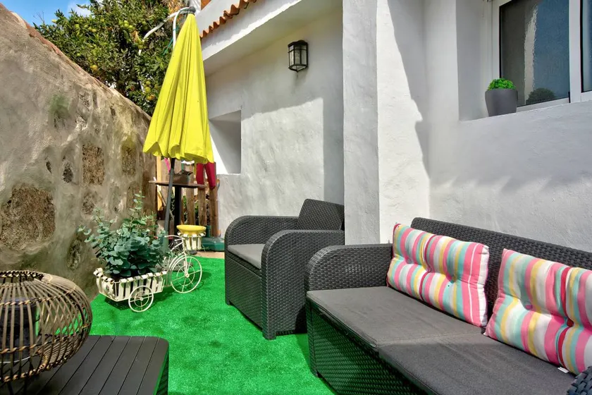 Holiday Home \"Casa del Callejón\" with Mountain View, Terrace & Outdoor Shower - Image 1