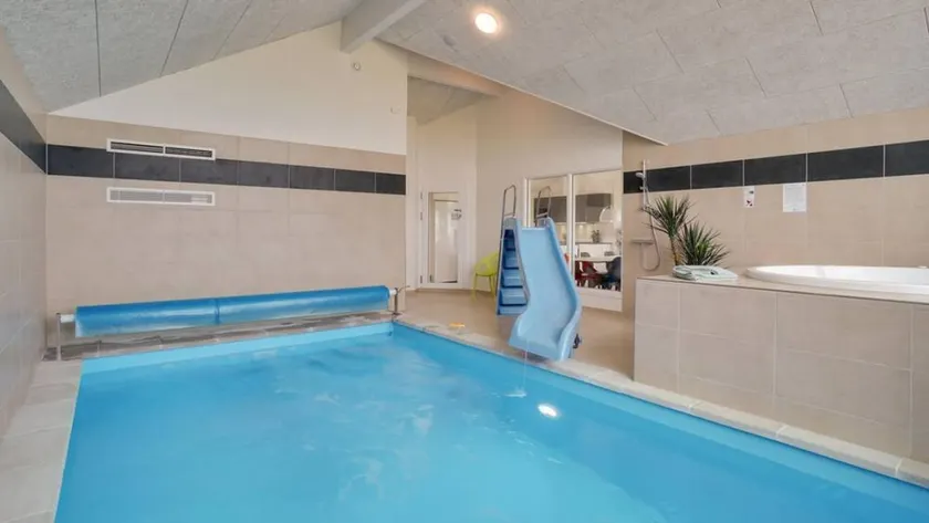Ample house with pool, terrace & barbecue | Pet-friendly - Image 1