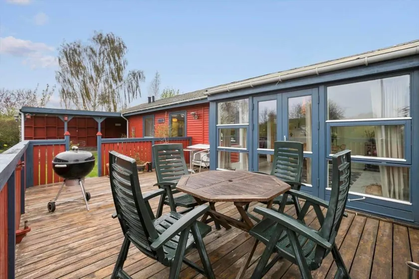 Charming house with terrace - Image 1