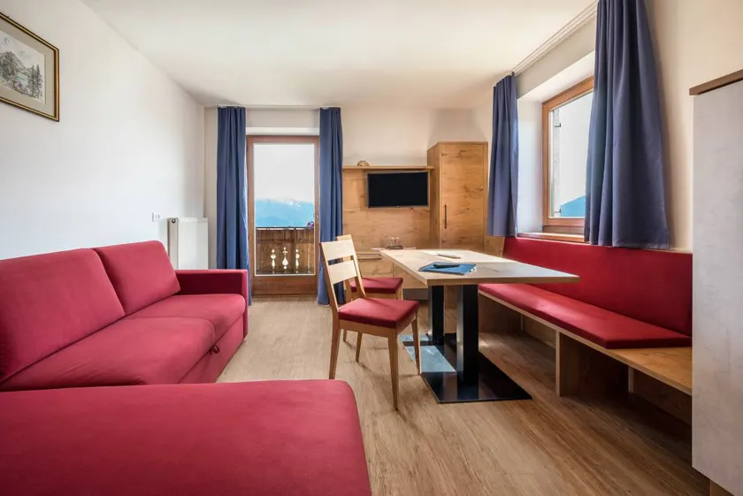 Ferienwohnung "Residenz Condor Rosengarten" mit Bergblick, Sauna, WLAN & Garten - Image 1