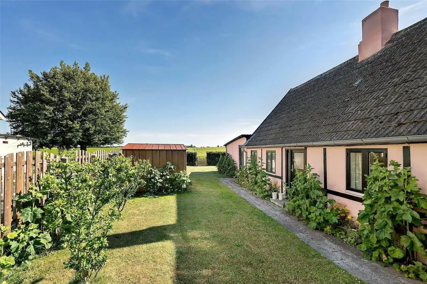 Holiday home with garden - Image 1
