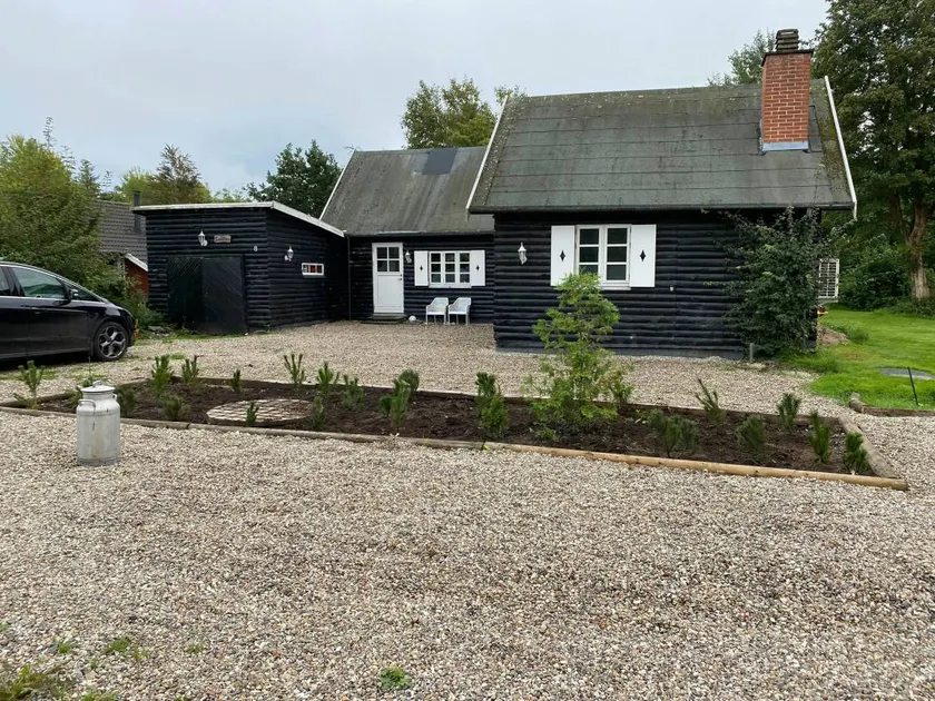 House with terrace, garden & hot tub - Image 1