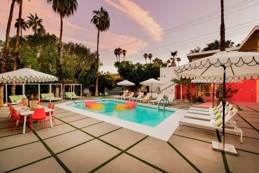 The Wesley by AvantStay | Shared Pool + Jacuzzi | Poolside Patio + Firepit + Mtn Views | Walk to Dining, Spas + Golf - Image 1