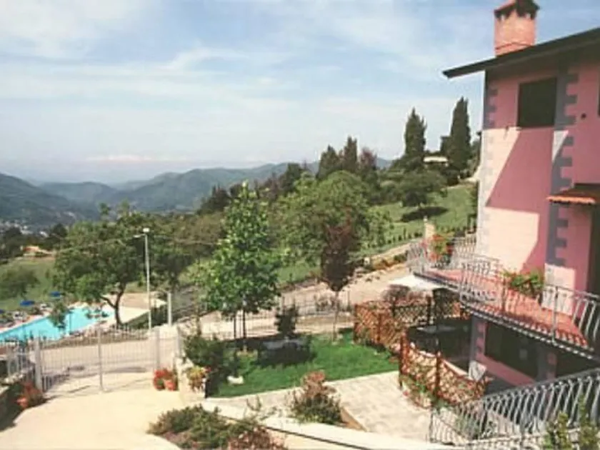 Apartment with pool, terrace & hot tub - Image 1