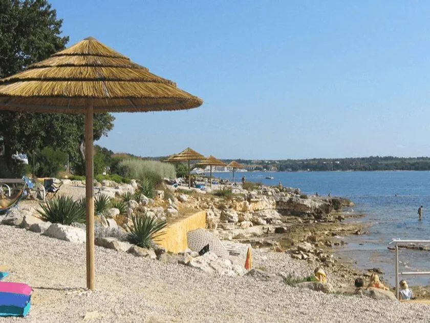 Tent with terrace & pool | Garden view - Image 1