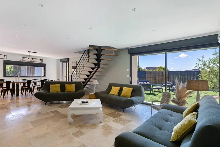 Villa Flora – Family Home for 14 Guests - Image 1