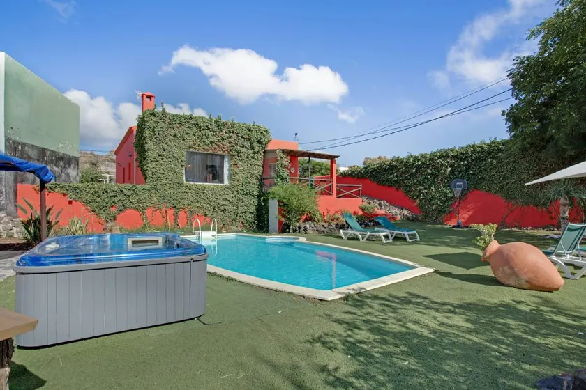 Grande villa avec barbecue, piscine privée et internet haut débit | Parfaite pour le travail à distance - Image 1