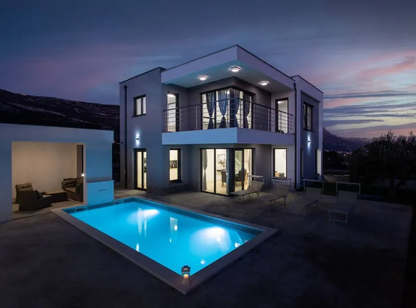 Villa with private pool, BBQ & garden | Mountain view - Image 1