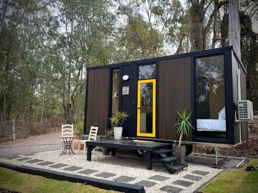 Charming Farm Stay with Dam Views and Fire Pit in Cedar Creek, Australia - Image 1