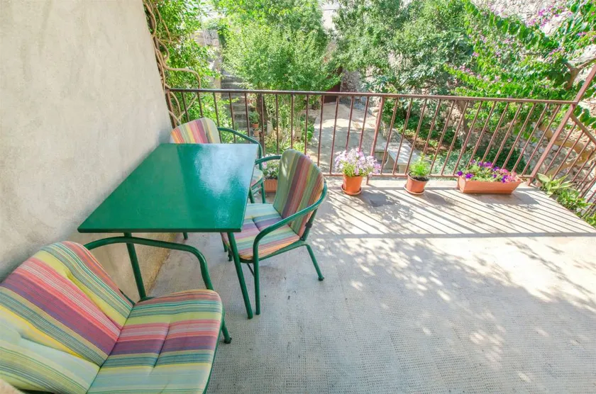 Wonderful holiday apartment with terrace, barbeque & garden | Garden view | Dogs allowed - Image 1