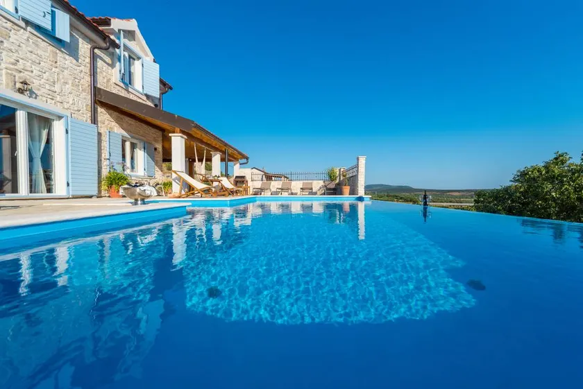Villa with BBQ, private pool & terrace | Lake view - Image 1